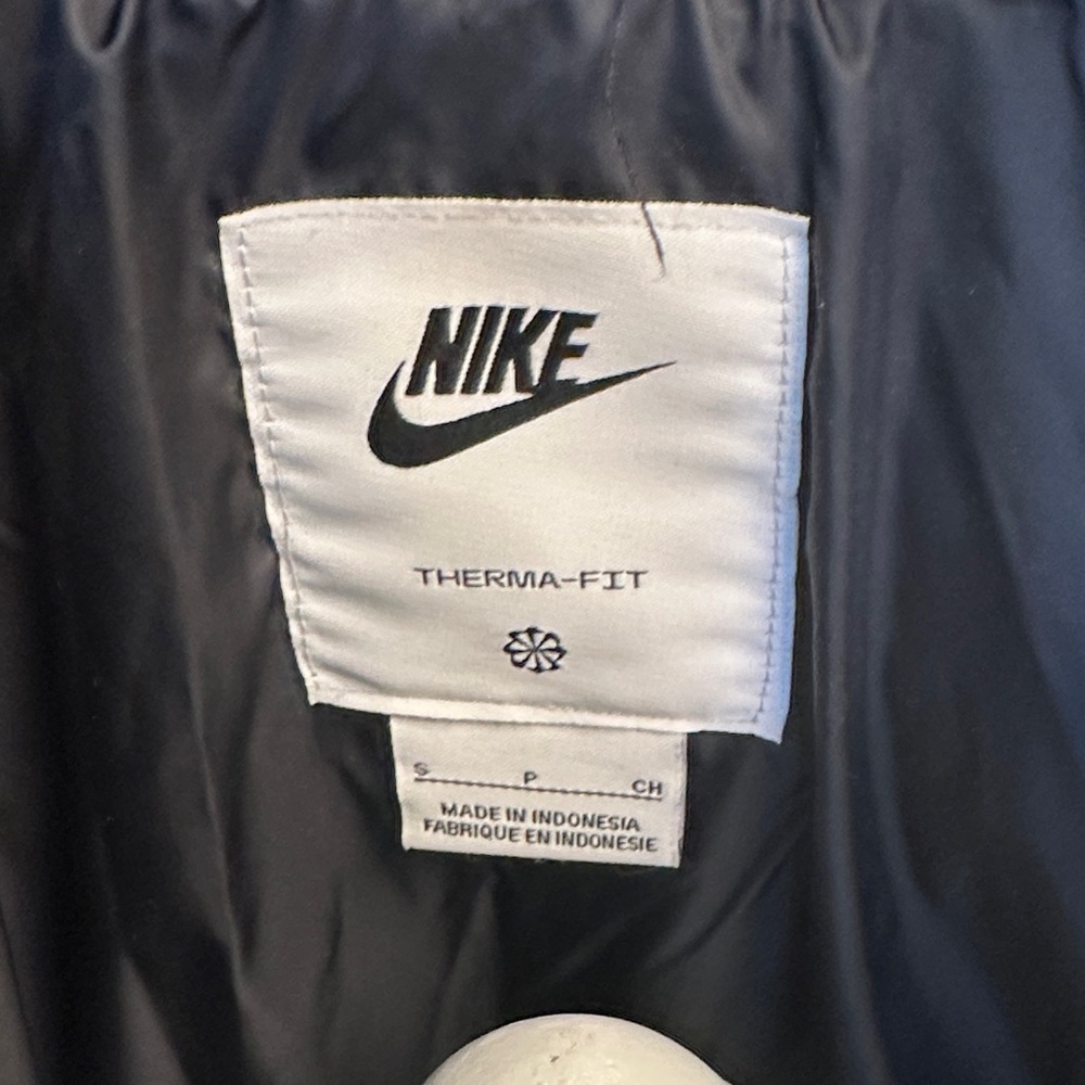 Nike Black Puffer Jacket - Picture 4 of 4